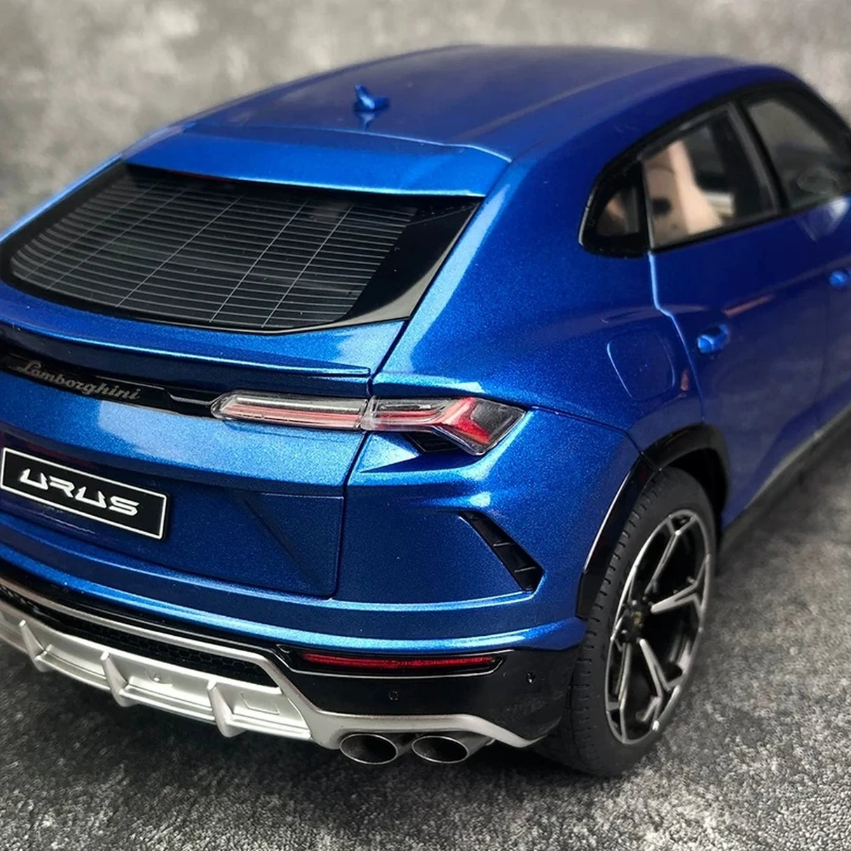 AutoArt Lamborghini 2018 Urus بلو 1:18 – نموذج معدني قابل للجمع من القالب المصبوب
