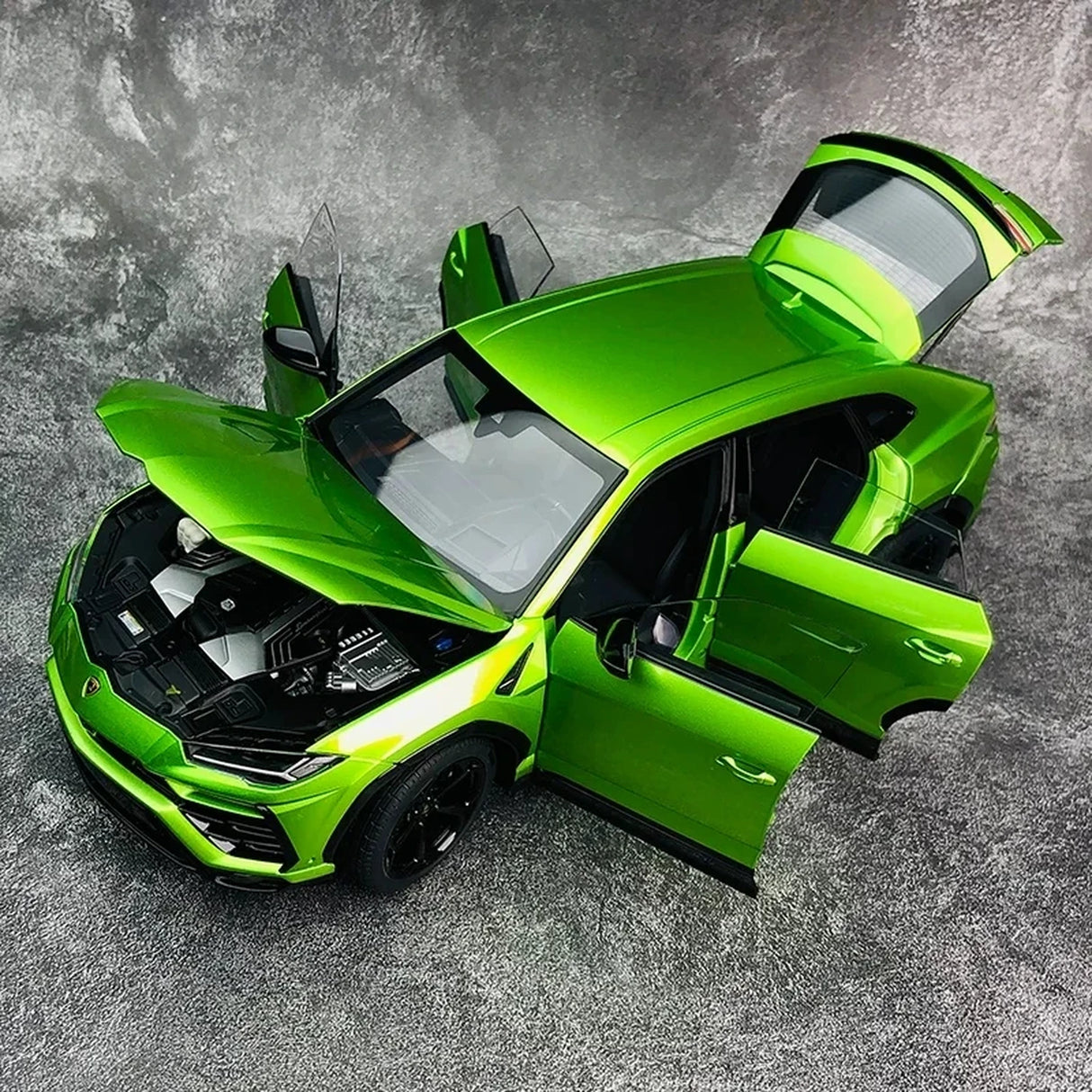 AutoArt Lamborghini 2018 Urus 1:18 الأخضر – نموذج معدني قابل للجمع من القالب المصبوب