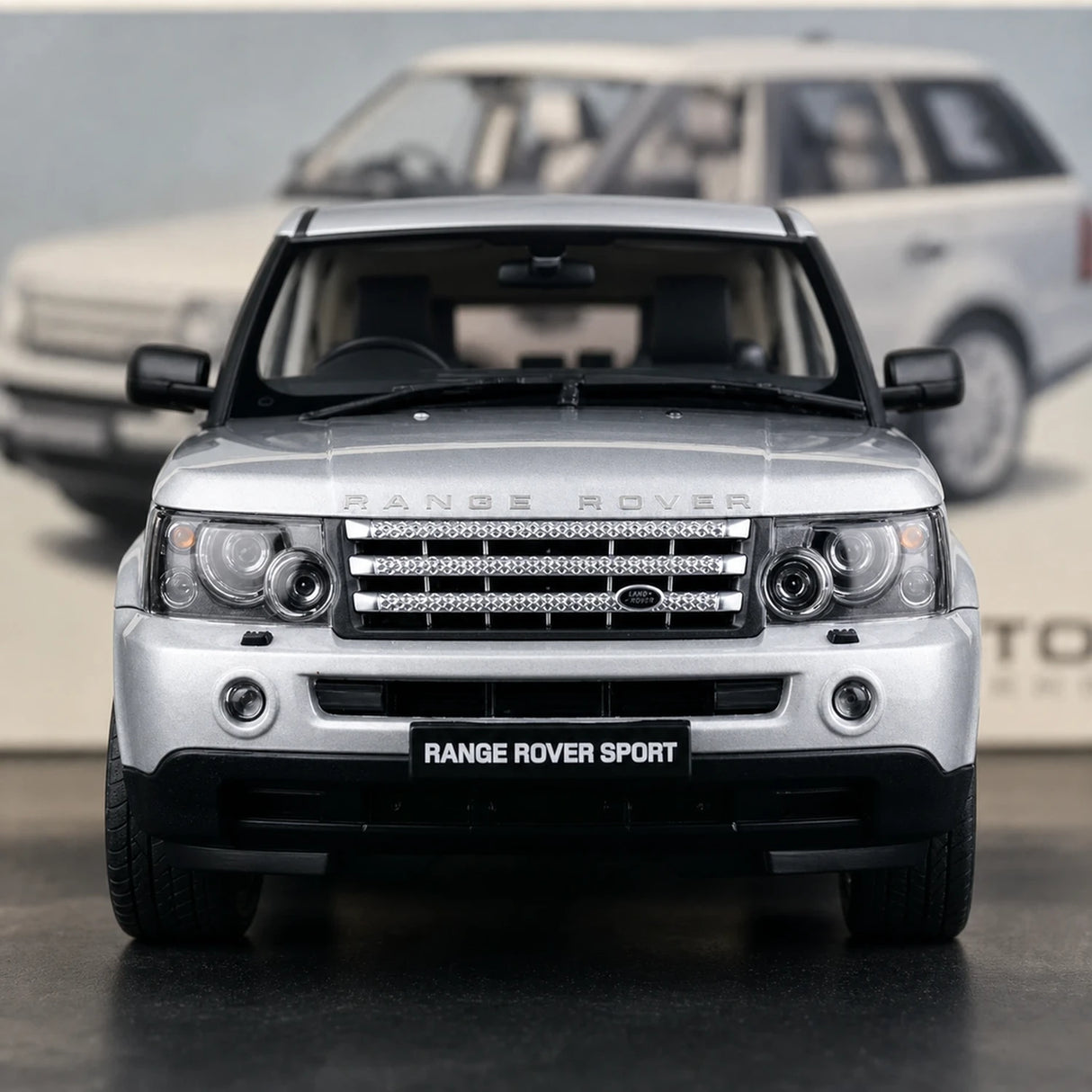 AutoArt Land Rover 2002 Range Rover Silver 1:18 – Modello da collezione pressofuso