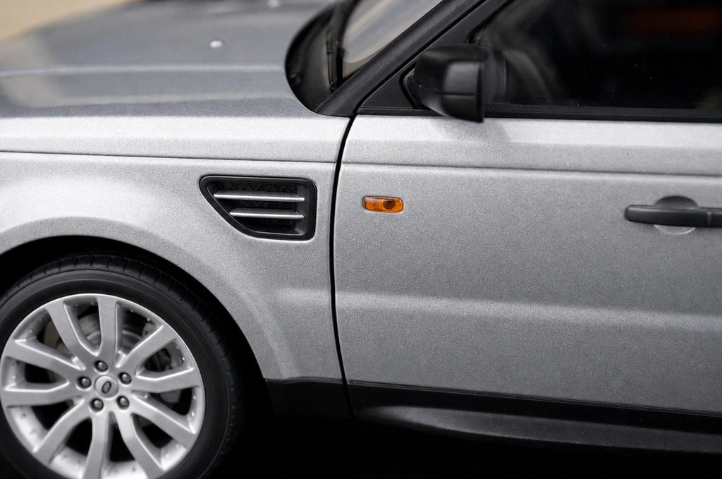 AutoArt Land Rover 2002 Range Rover Silver 1:18 – Modello da collezione pressofuso