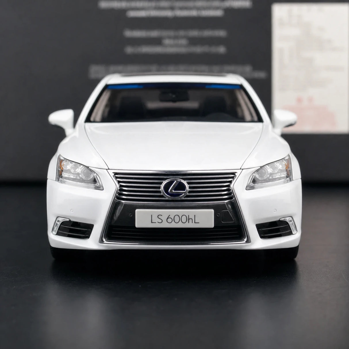 AutoArt Lexus 2007 LS600hL White 1:18 – Modello da collezione in metallo pressofuso