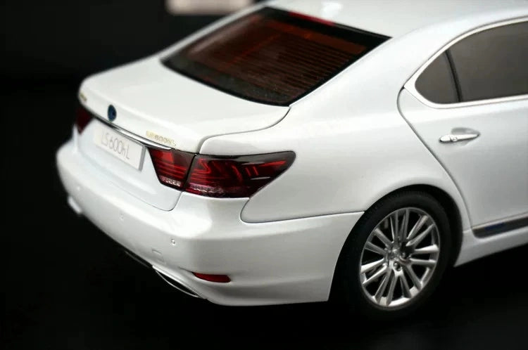 AutoArt Lexus 2007 LS600hL White 1:18 – Modello da collezione in metallo pressofuso