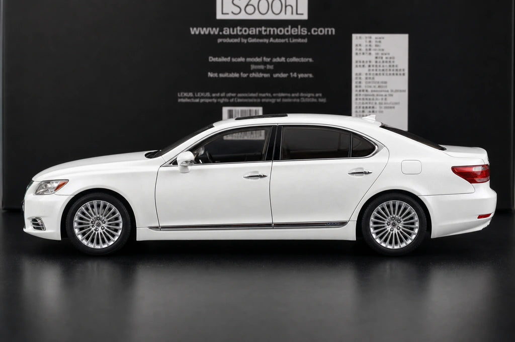 AutoArt Lexus 2007 LS600hL White 1:18 – Modello da collezione in metallo pressofuso