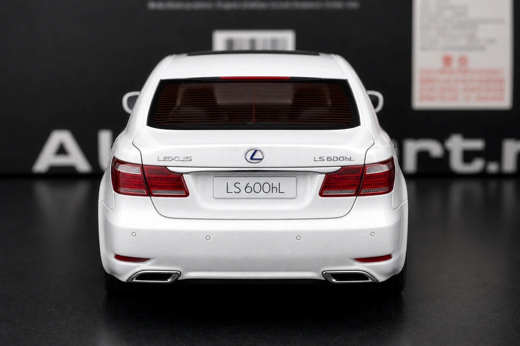 AutoArt Lexus 2007 LS600hL White 1:18 – Modello da collezione in metallo pressofuso