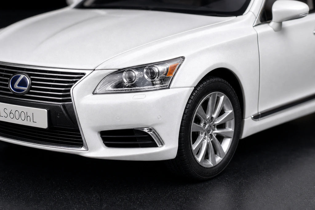 AutoArt Lexus 2007 LS600hL White 1:18 – Modello da collezione in metallo pressofuso