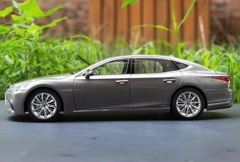 AutoArt Lexus 2017 LS 500h Silver 1:18 – Collectible Diecast Model Die-Cast