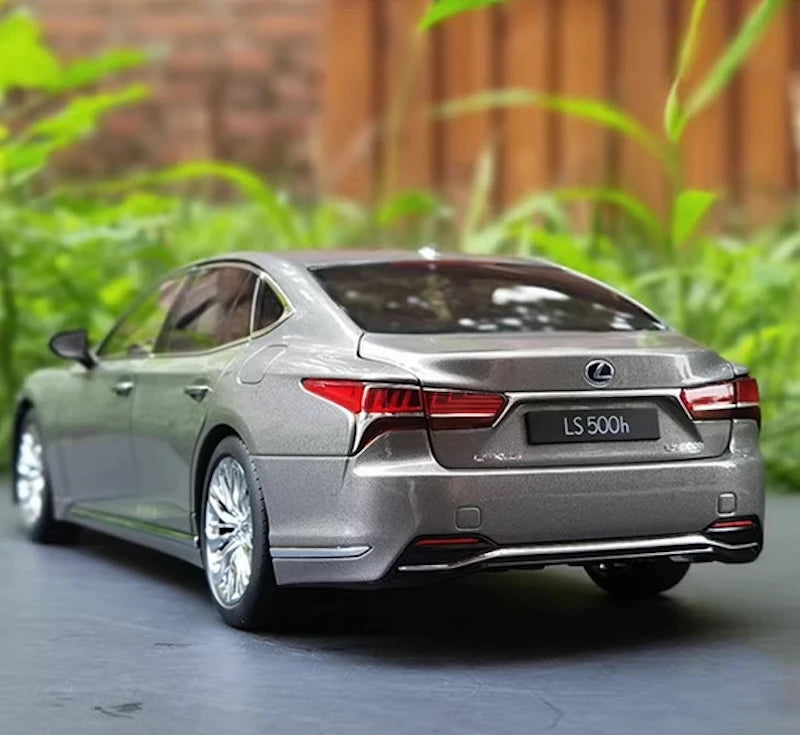 AutoArt Lexus 2017 LS 500h Silver 1:18 – Collectible Diecast Model Die-Cast