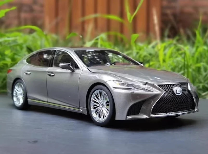 AutoArt Lexus 2017 LS 500h Silver 1:18 – Collectible Diecast Model Die-Cast