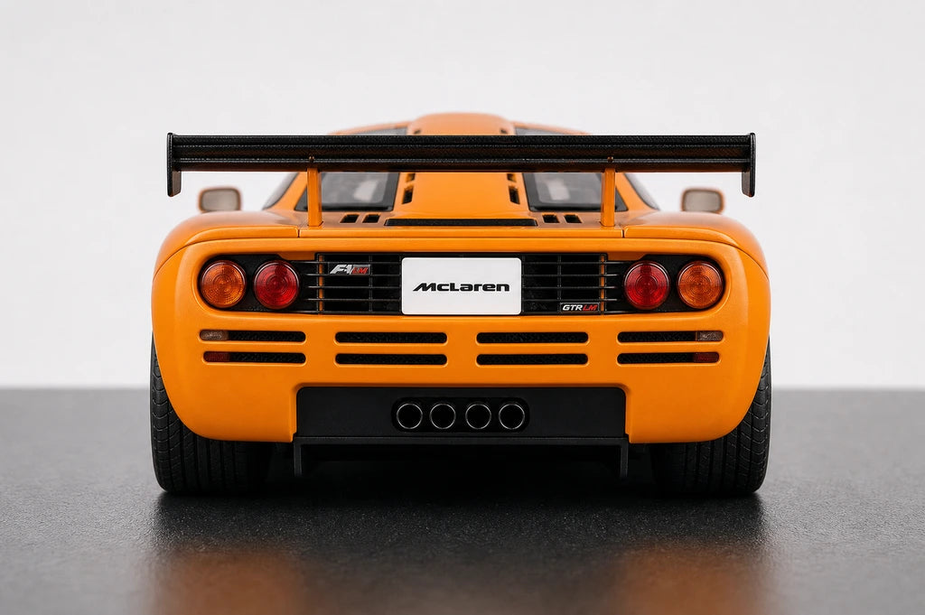 AutoArt McLaren 1995 F1 GTR LM بابايا أورانج 1:18 – نموذج معدني قابل للجمع من القالب المصبوب