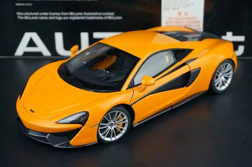 AutoArt McLaren 2015 570S Orange 1:18 – نموذج معدني قابل للجمع مصبوب.