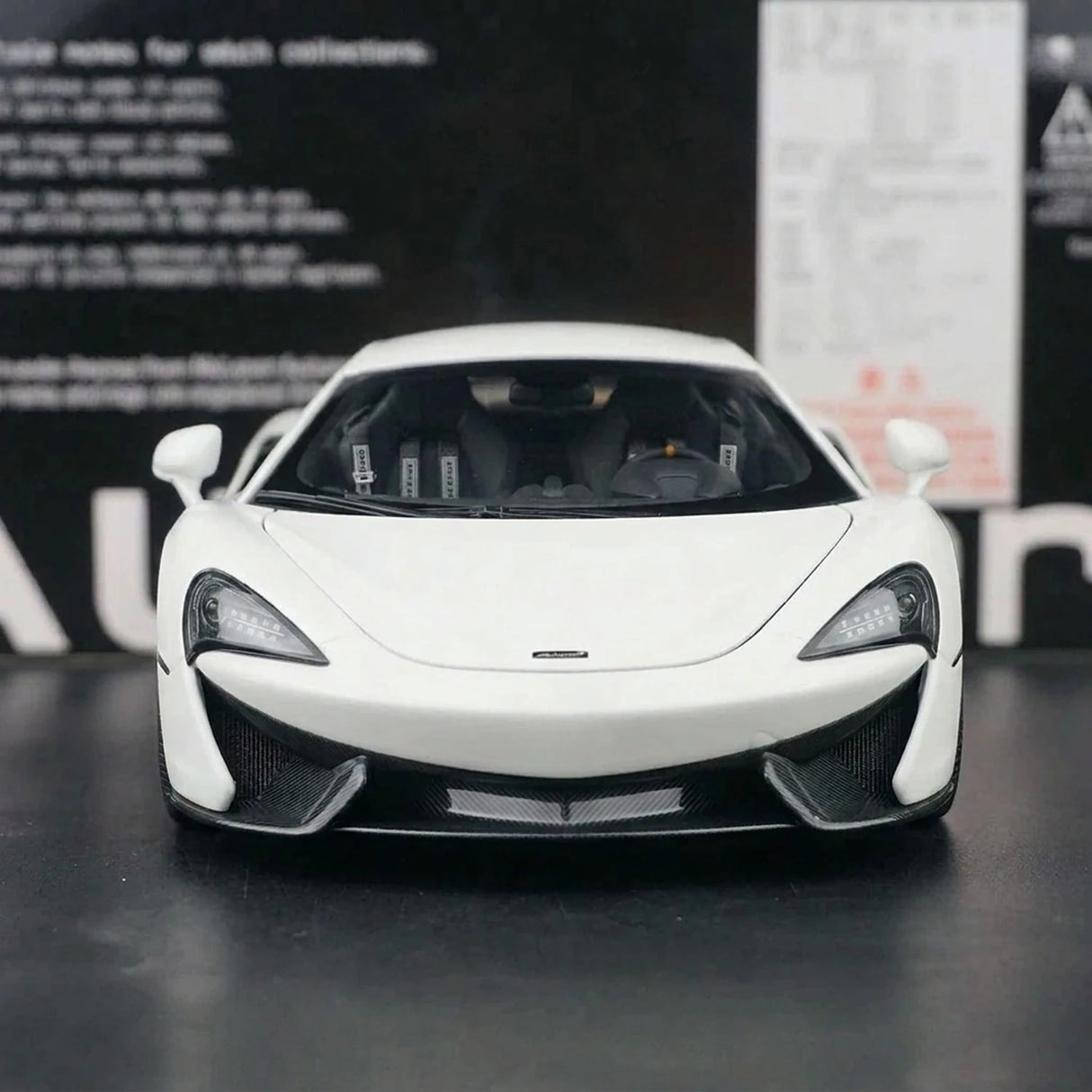 AutoArt McLaren 2015 570S White 1:18 – Modello da collezione in metallo pressofuso