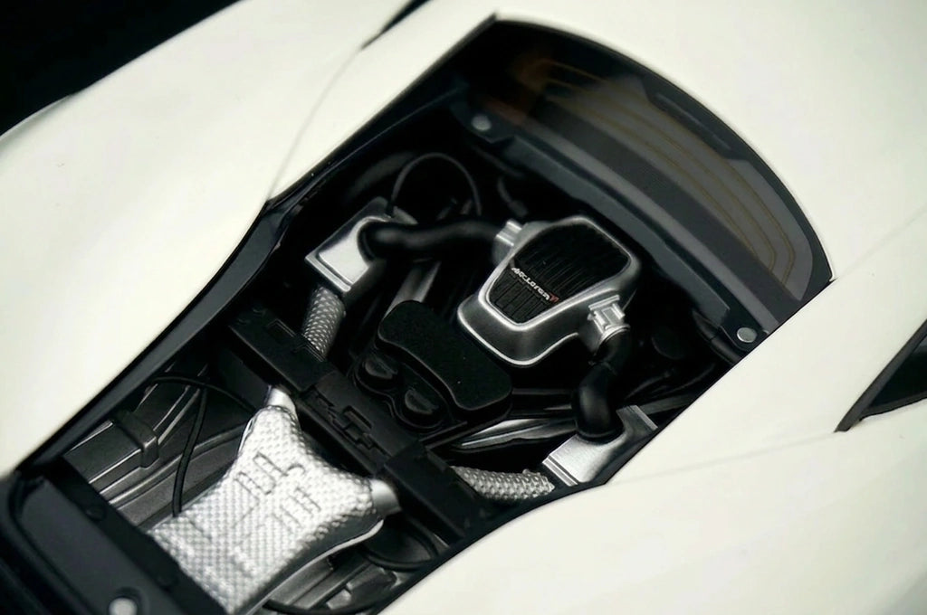 AutoArt McLaren 2015 570S White 1:18 – Modello da collezione in metallo pressofuso