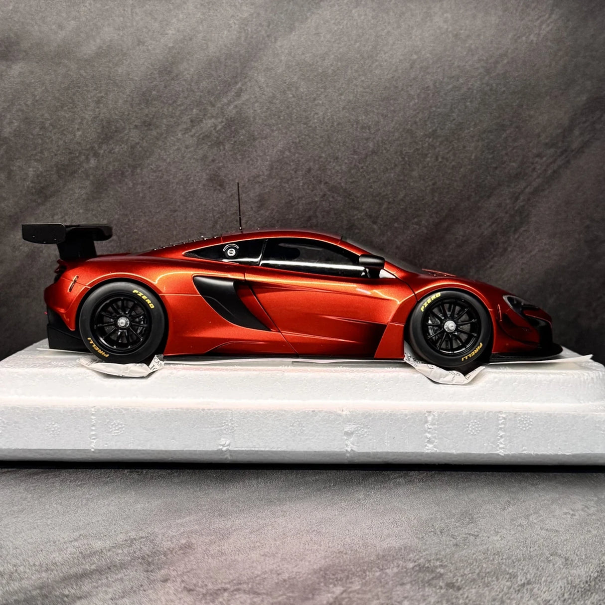 AutoArt McLaren 2015 650S GT3 Volcano Orange 1:18 – نموذج معدني قابل للجمع مصبوب.