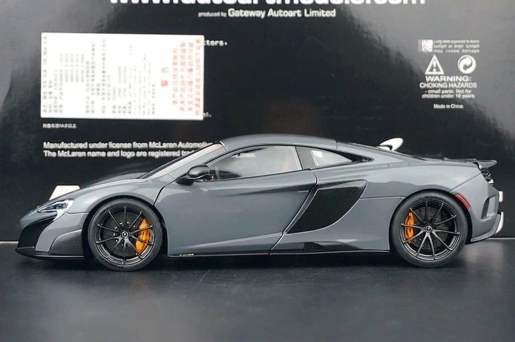 AutoArt McLaren 2015 675LT رمادي 1:18 – نموذج معدني قابل للجمع من القالب المصبوب