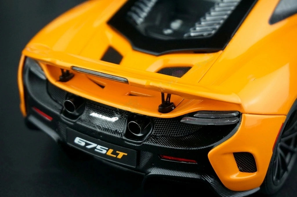 AutoArt McLaren 2015 675LT أورانج 1:18 – نموذج معدني قابل للجمع مصبوب.