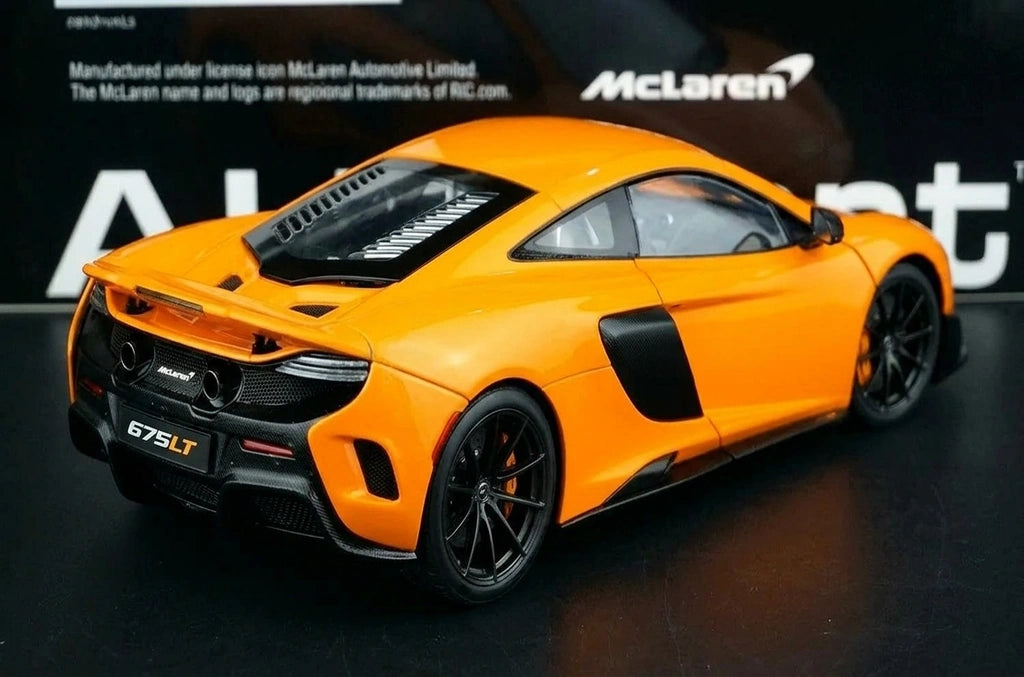 AutoArt McLaren 2015 675LT أورانج 1:18 – نموذج معدني قابل للجمع مصبوب.