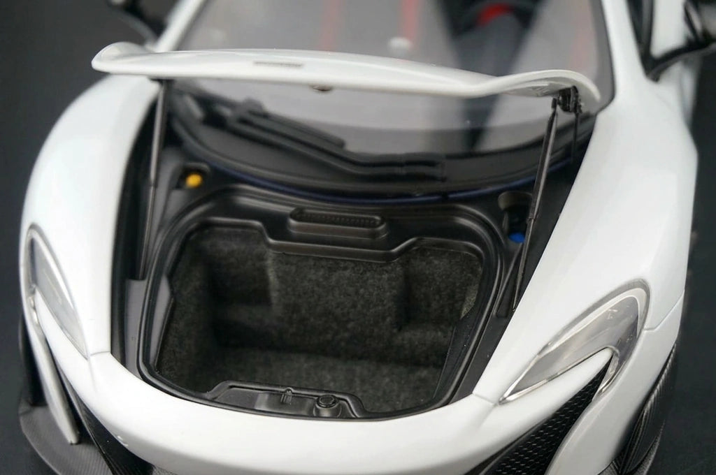 AutoArt McLaren 2015 675LT White 1:18 – Modello da collezione in pressofuso