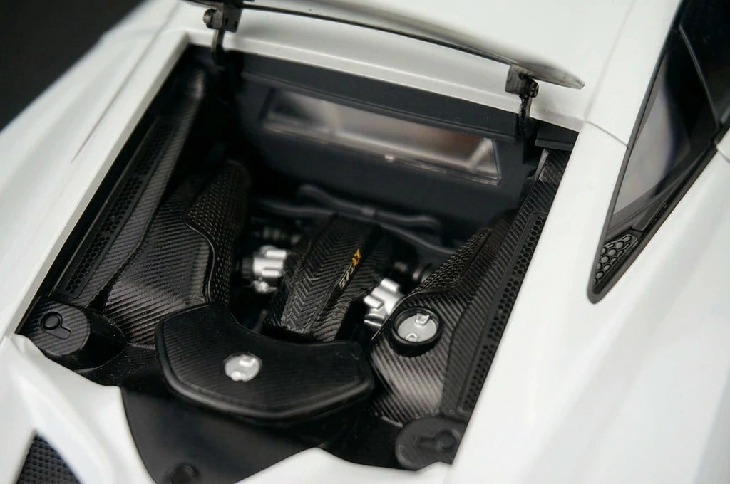 AutoArt McLaren 2015 675LT White 1:18 – Modello da collezione in pressofuso