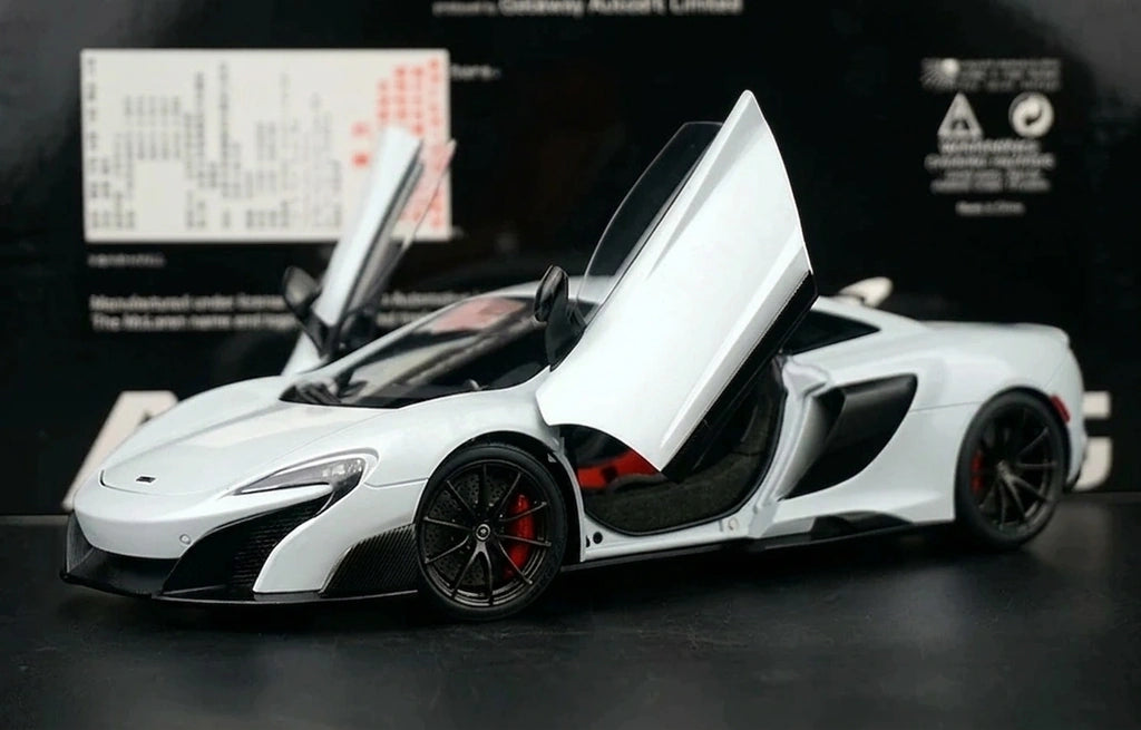 AutoArt McLaren 2015 675LT White 1:18 – Modello da collezione in pressofuso