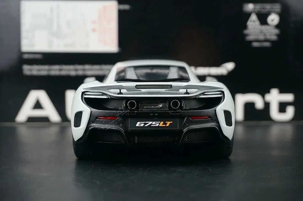 AutoArt McLaren 2015 675LT White 1:18 – Modello da collezione in pressofuso