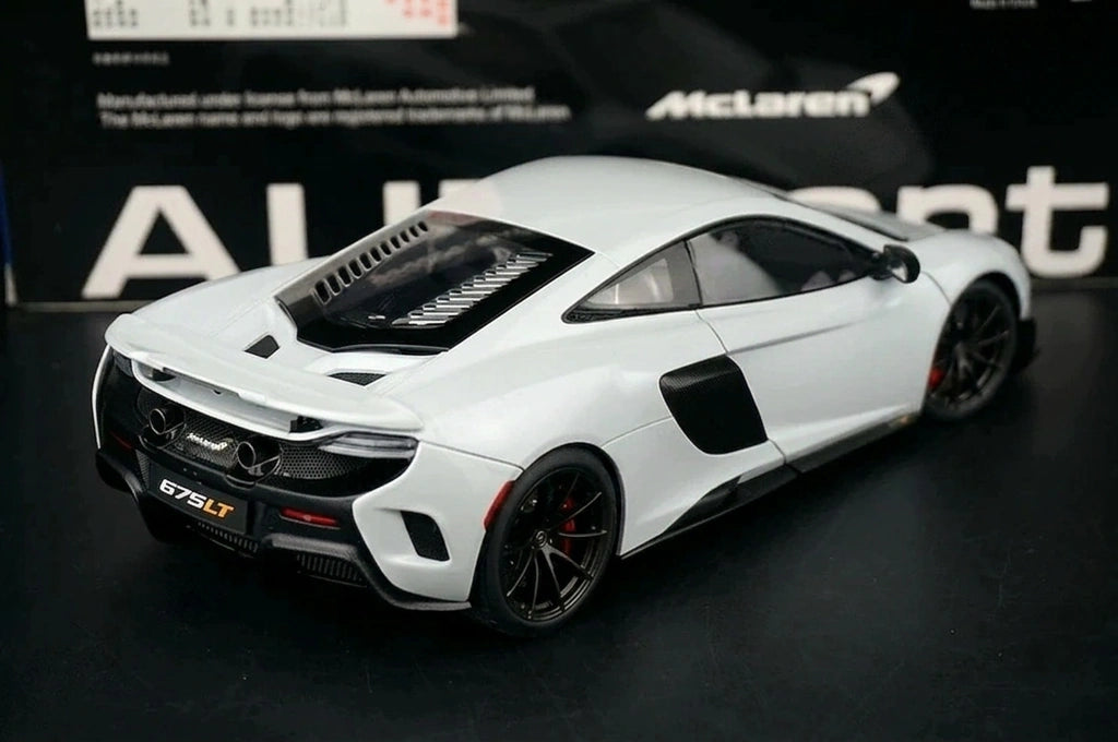 AutoArt McLaren 2015 675LT White 1:18 – Modello da collezione in pressofuso