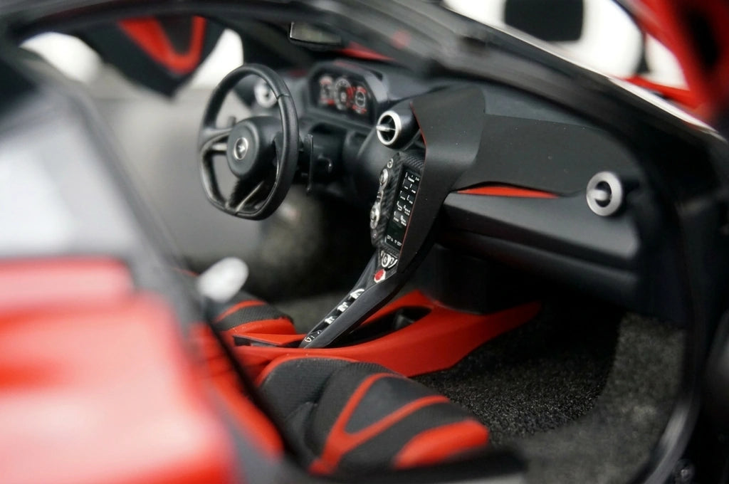 AutoArt McLaren 2017 720S Burgundy 1:18 – نموذج معدني قابل للجمع مصبوب، مصبوب.