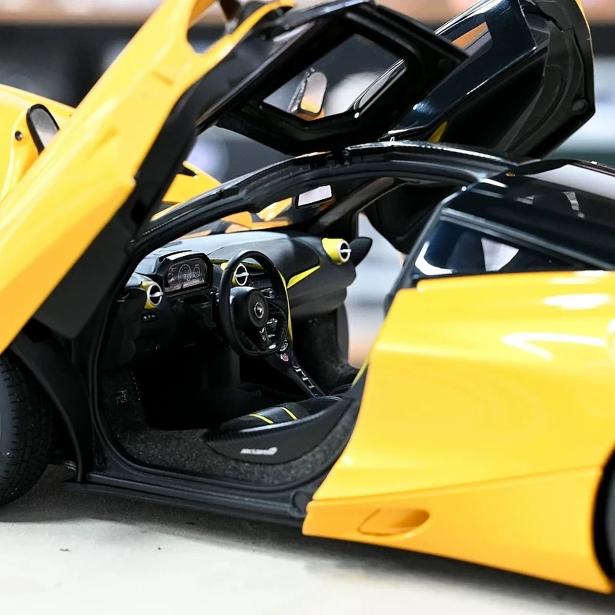 AutoArt McLaren 2017 720S Yellow 1:18 – Collectible Diecast Model Die-Cast