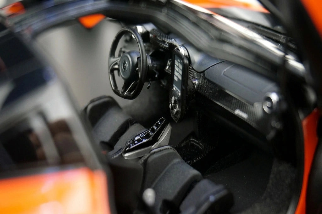 AutoArt McLaren 2018 Senna Orange 1:18 – Modello da collezione pressofuso
