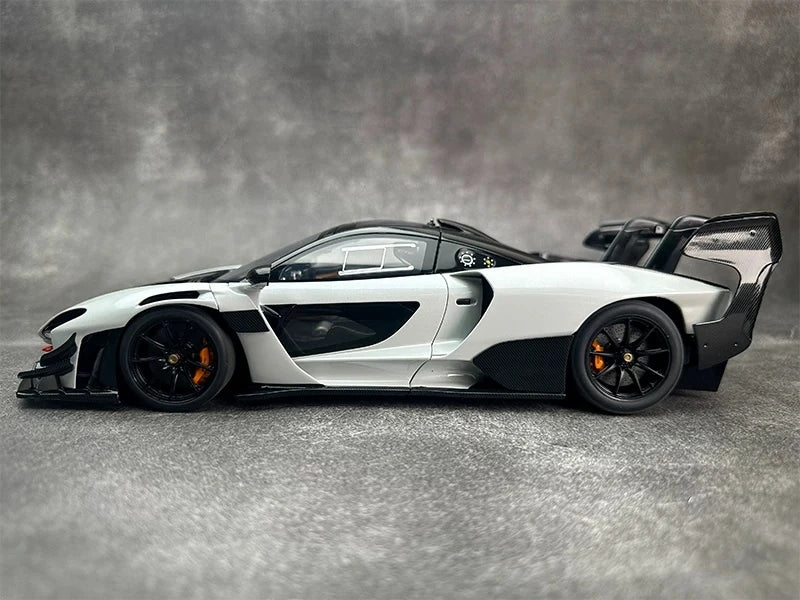 AutoArt McLaren 2019 Senna GTR وايت 1:18 – نموذج معدني قابل للجمع من القالب المصبوب