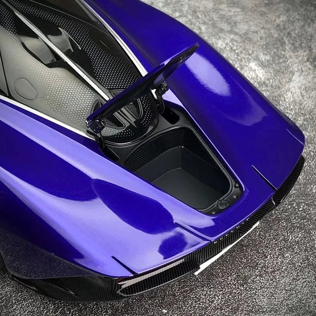 AutoArt McLaren 2020 سبيدتيل بيربل 1:18 – نموذج معدني قابل للجمع من القالب المصبوب