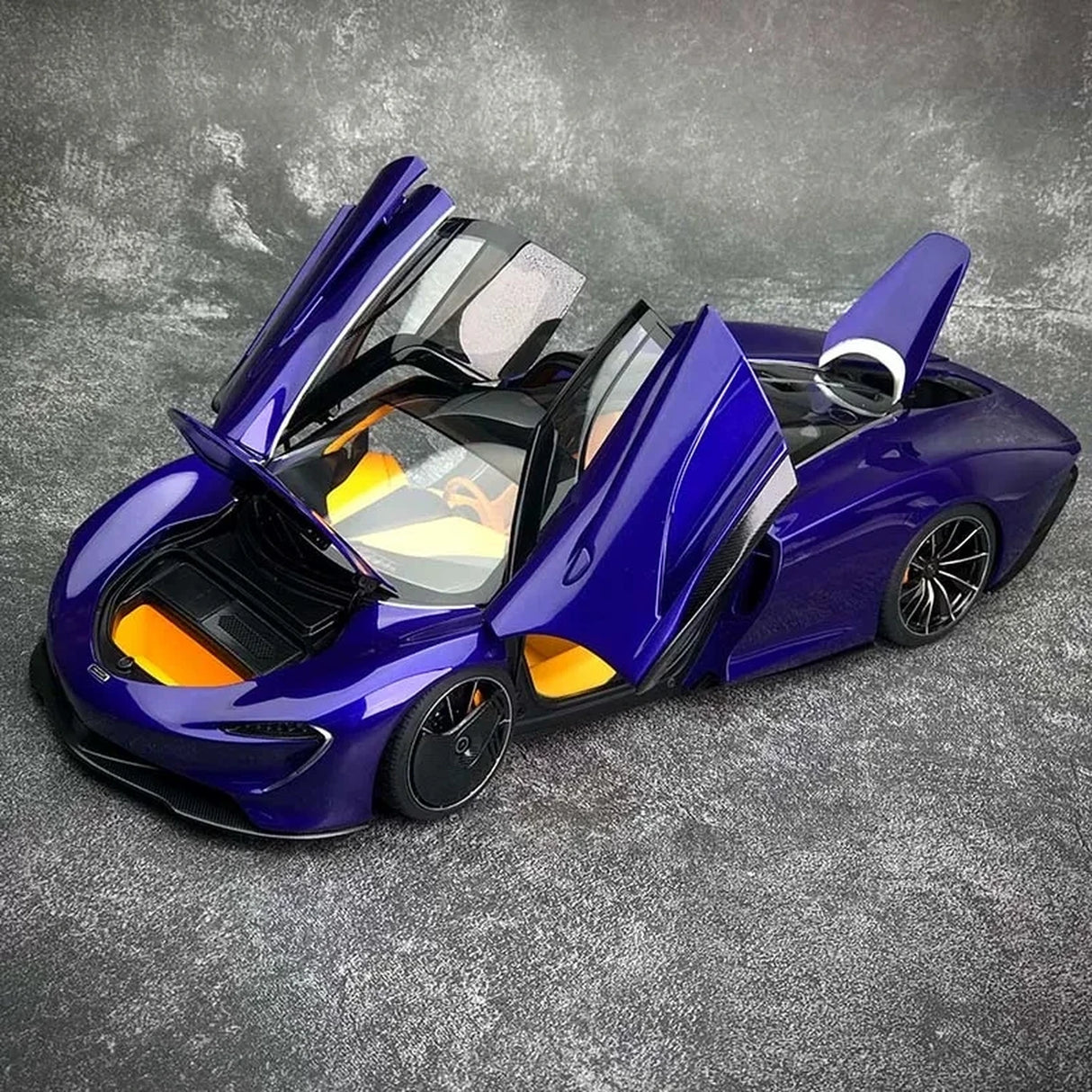 AutoArt McLaren 2020 سبيدتيل بيربل 1:18 – نموذج معدني قابل للجمع من القالب المصبوب