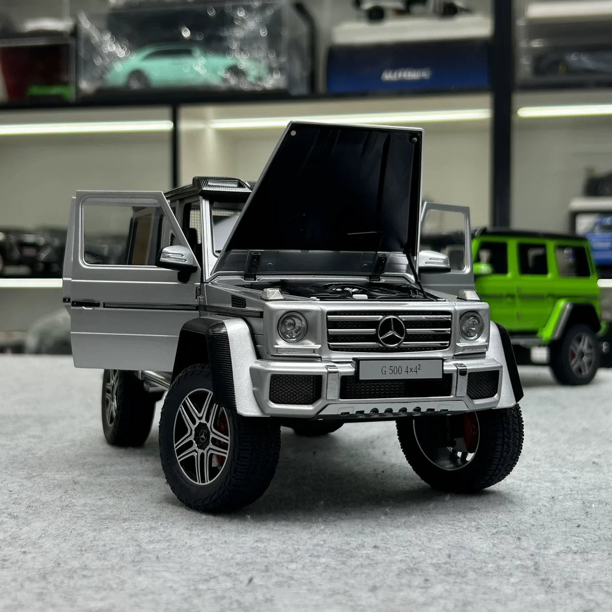 AutoArt Mercedes-Benz 2015 G 500 4x4 Quadrato Argento 1:18 – Modello da collezione in metallo pressofuso
