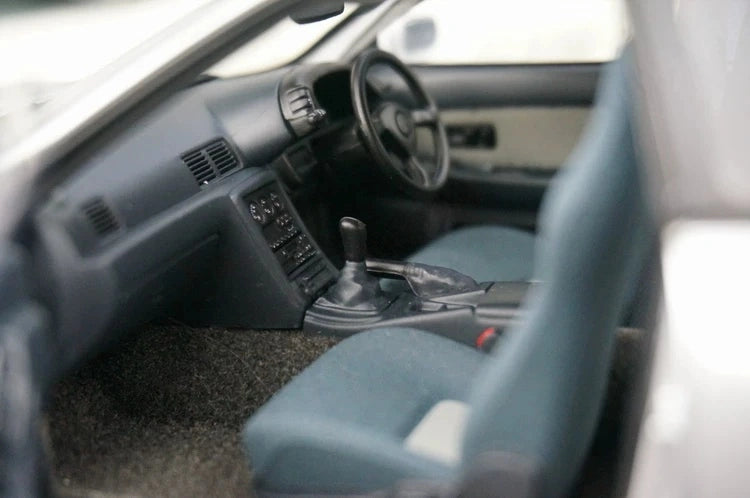 AutoArt Nissan 1994 Skyline GT-R R32 V-Spec II Silver 1:18 – نموذج معدني قابل للجمع مصبوب.