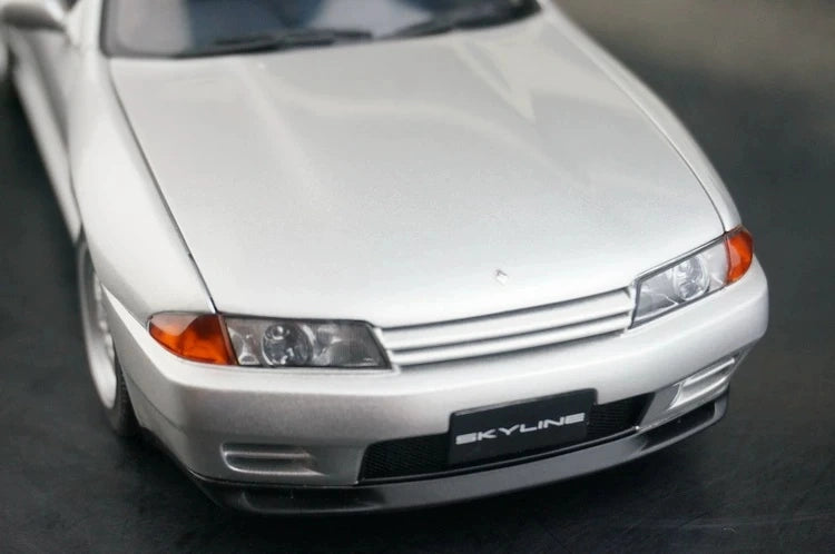 AutoArt Nissan 1994 Skyline GT-R R32 V-Spec II Silver 1:18 – نموذج معدني قابل للجمع مصبوب.