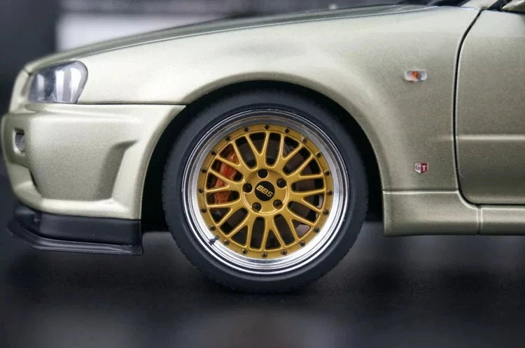 AutoArt Nissan 2000 Skyline GT-R R34 V-Spec II BBS Wheel Gold 1:18 – Modello da collezione pressofuso