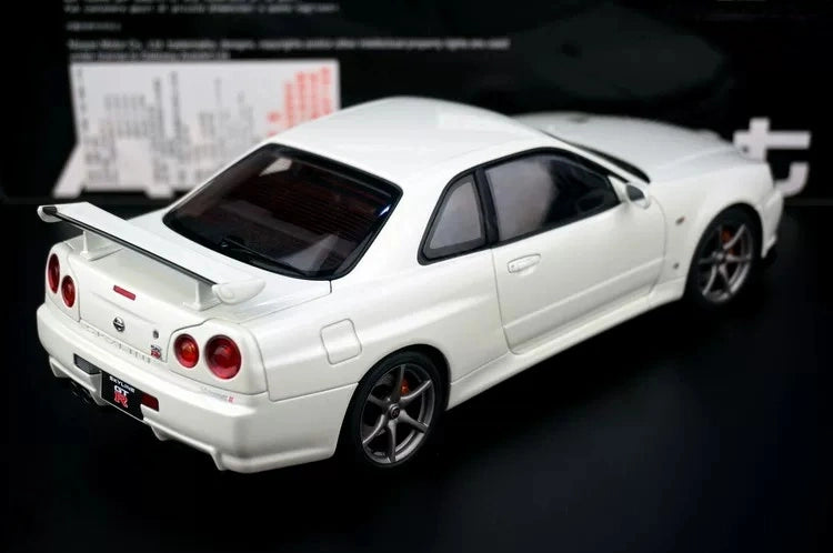 AutoArt Nissan 2000 Skyline GT-R R34 V-Spec II White 1:18 – نموذج معدني قابل للجمع مصبوب.
