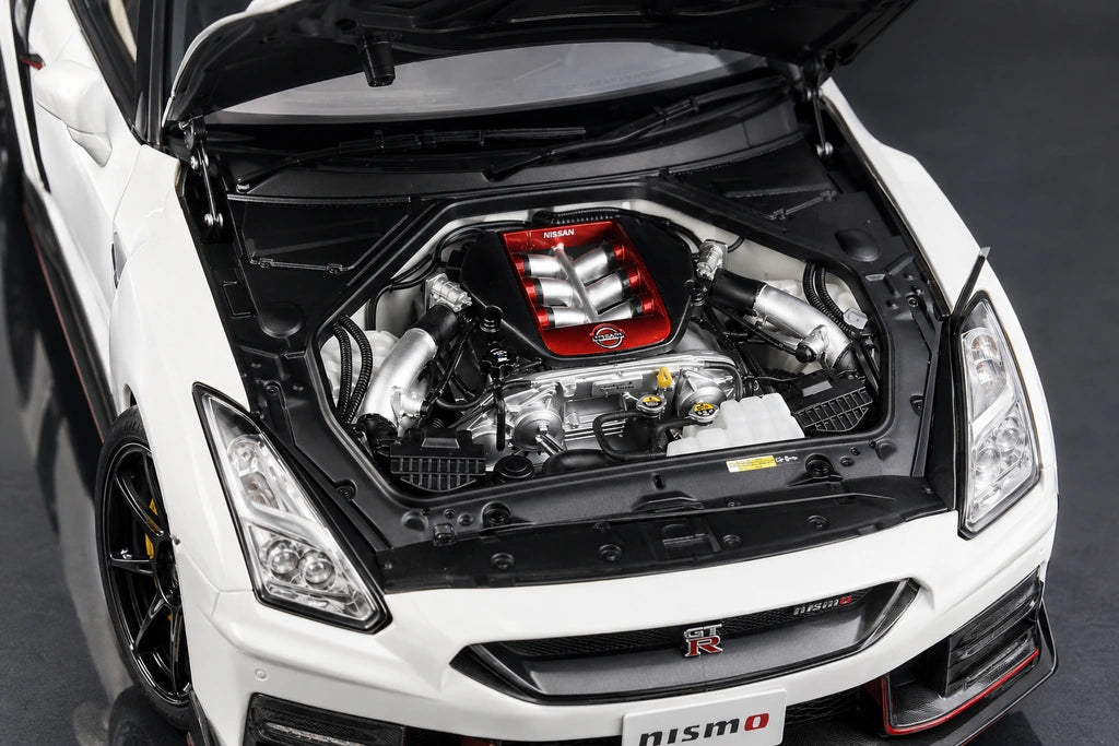 AutoArt Nissan 2017 GT-R R35 Nismo White 1:18 – Modello da collezione pressofuso