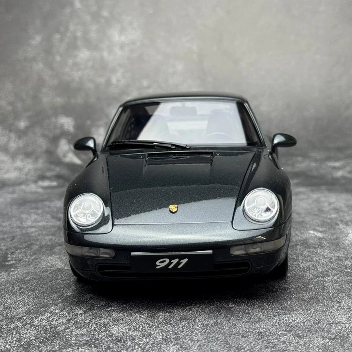 AutoArt Porsche 1995 911 993 Carrera 1:18 – Collectible Diecast Model Die-Cast
