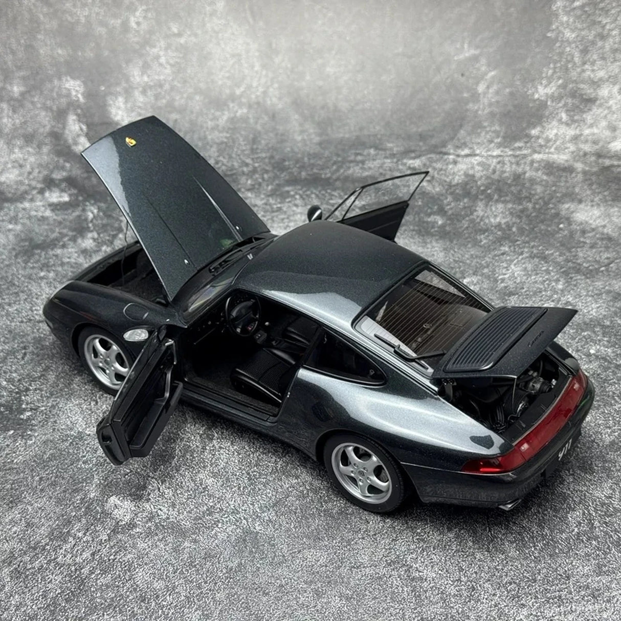 AutoArt Porsche 1995 911 993 Carrera 1:18 – Collectible Diecast Model Die-Cast