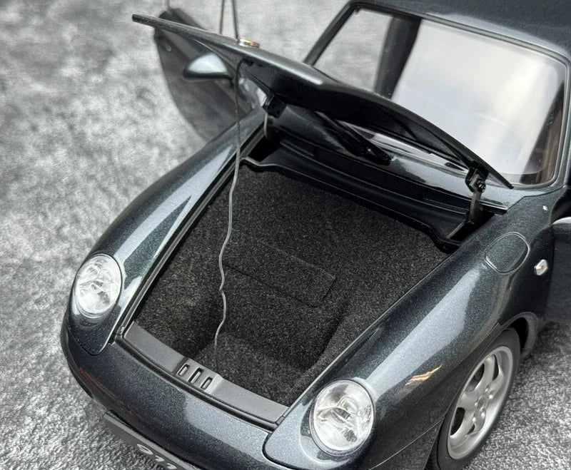 AutoArt Porsche 1995 911 993 Carrera 1:18 – Collectible Diecast Model Die-Cast