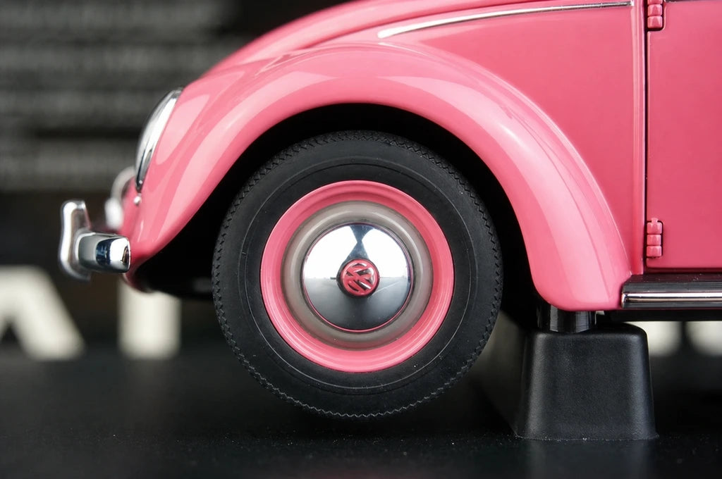 AutoArt Volkswagen 1955 Beetle 1200 Pink 1:18 – Modello da collezione in metallo pressofuso