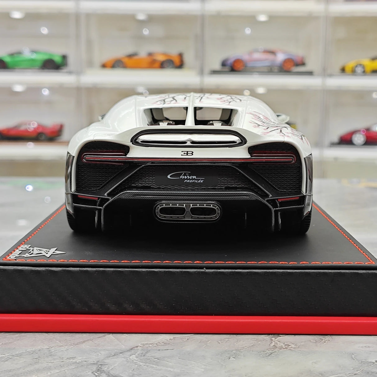 BBA Bugatti 2022 Chiron Profilee Sakura White 1:18 – keräilyhartsimalli