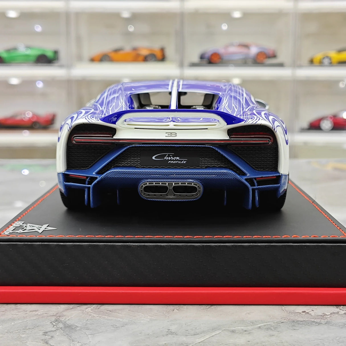 BBA Bugatti 2022 Chiron Profilee الأبيض والأزرق 1:18 – راتنج نموذجي قابل للجمع