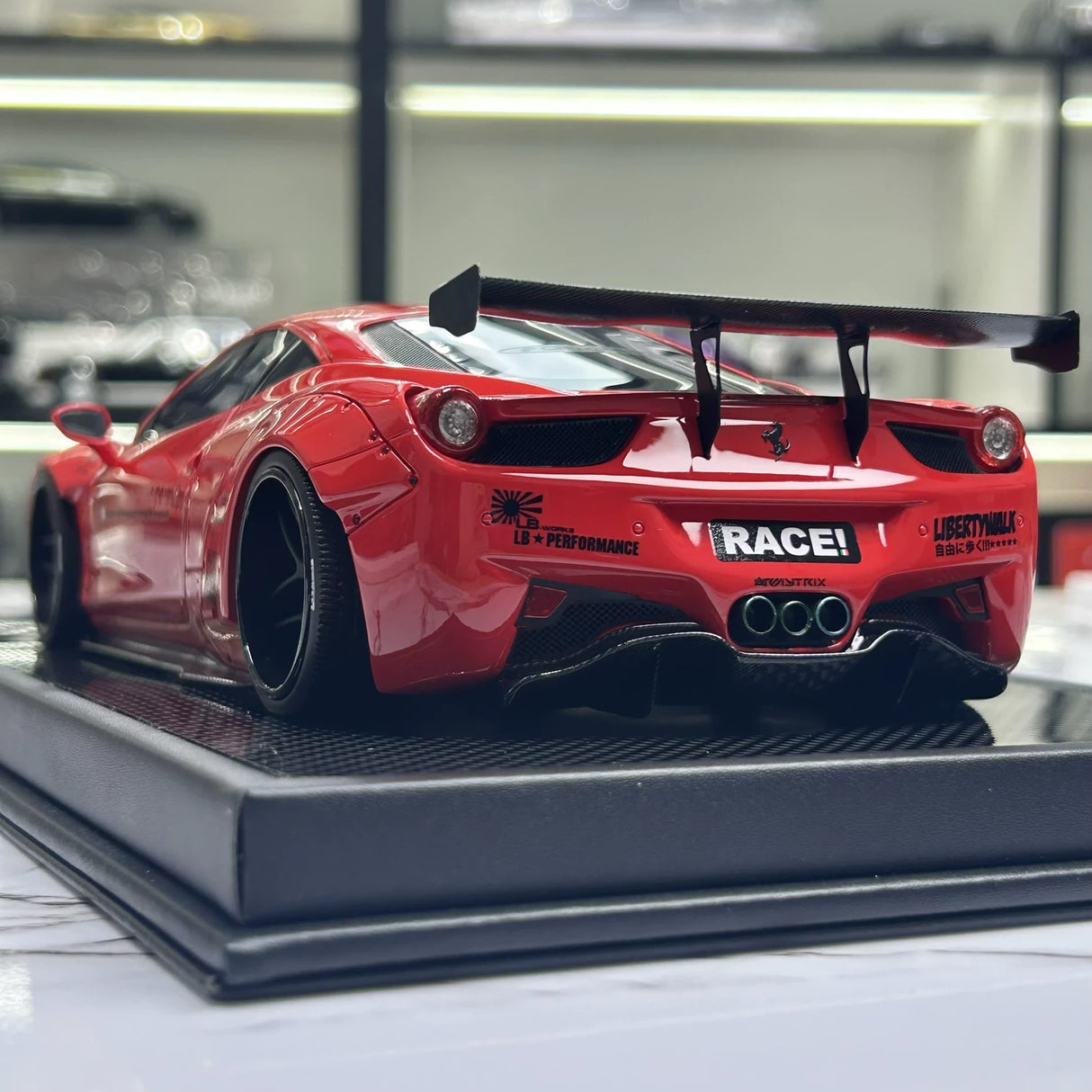 BBA Ferrari 2011 458 إيطاليا GT 1.0 LBWK خط أحمر أسود 1:18 – راتنج نموذجي قابل للجمع