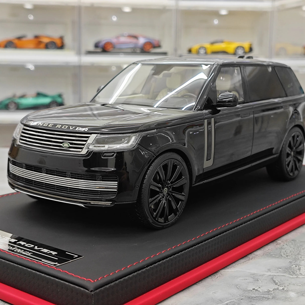 BBA Land Rover 2018 Range Rover Autobiografia LWB Black 1:18 – Modello di resina collezionabile