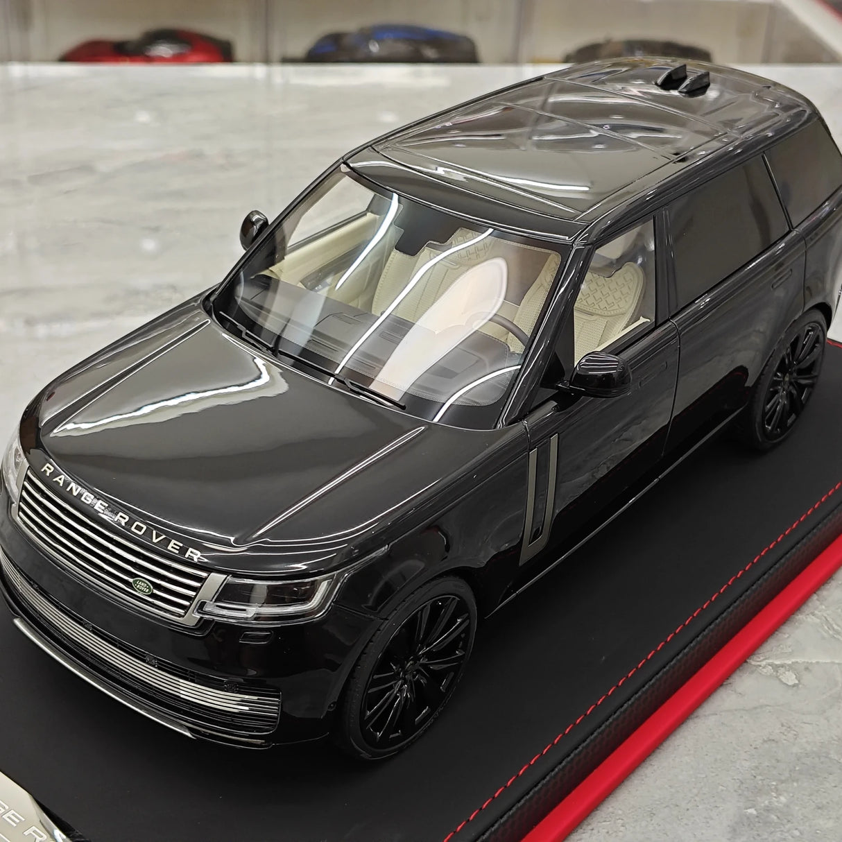 BBA Land Rover 2018 Range Rover Autobiografia LWB Black 1:18 – Modello di resina collezionabile