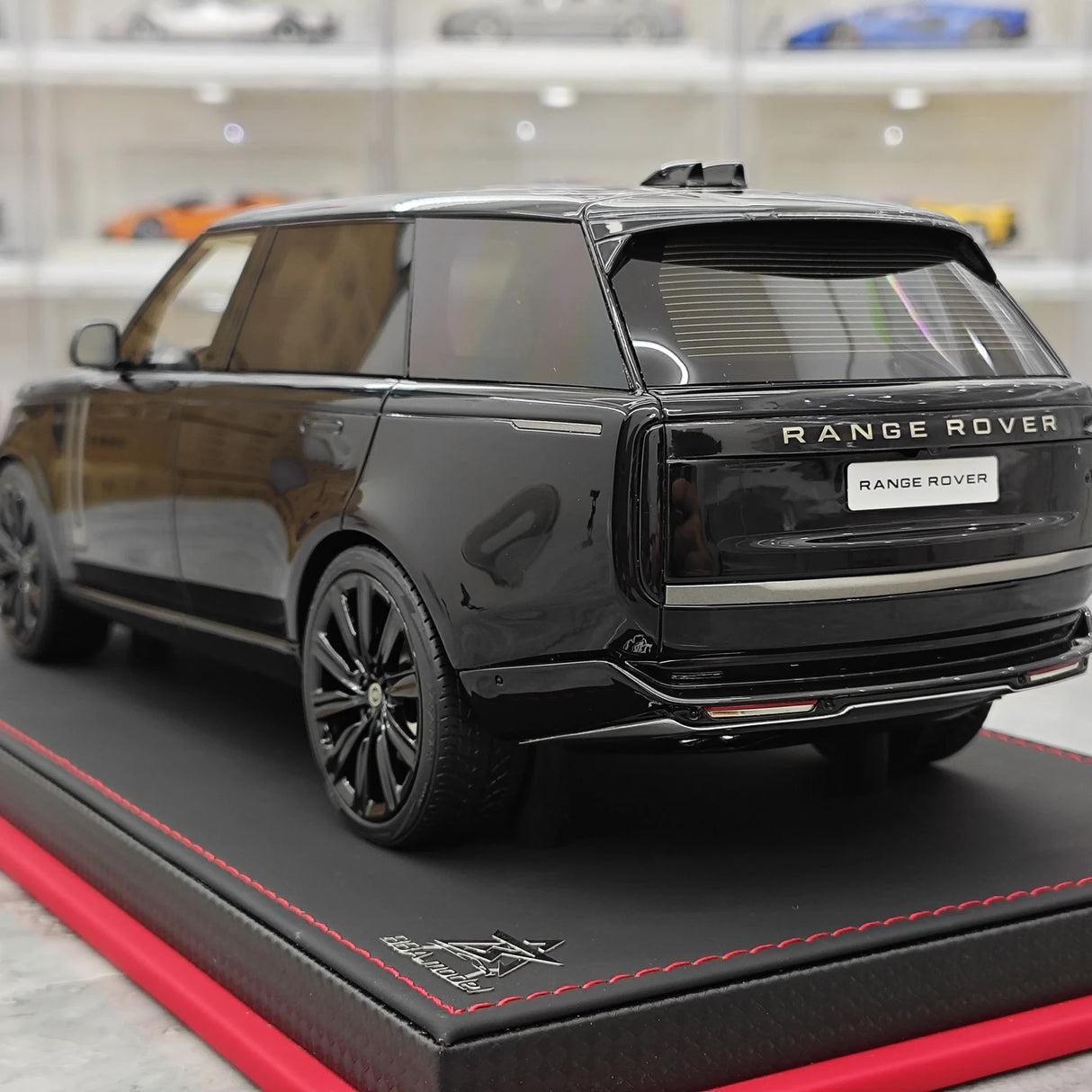 BBA Land Rover 2018 Range Rover Autobiografia LWB Black 1:18 – Modello di resina collezionabile