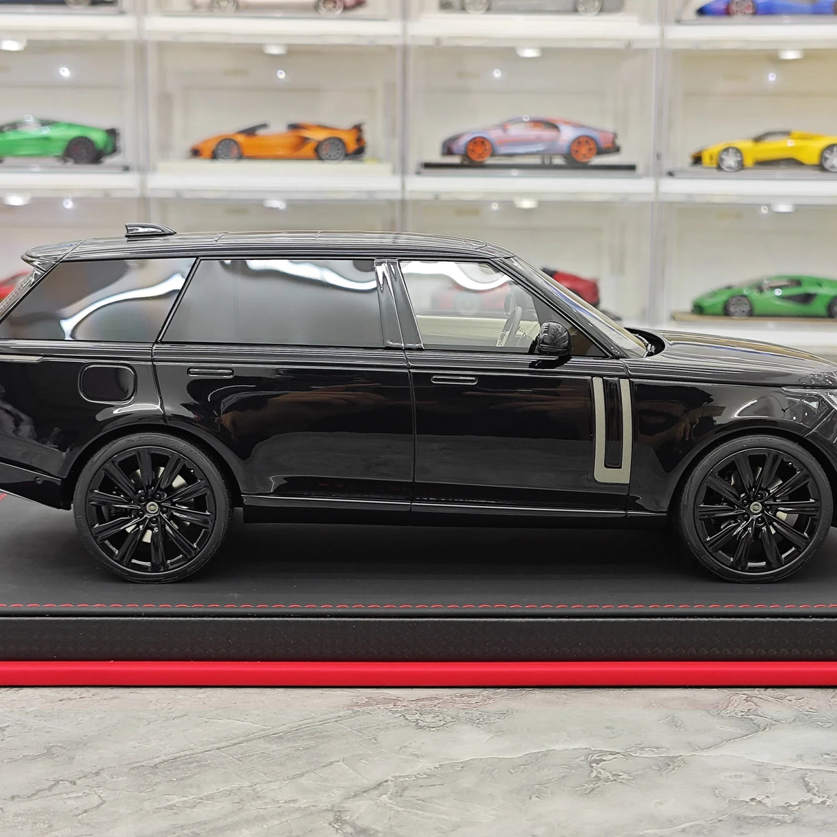 BBA Land Rover 2018 Range Rover Autobiografia LWB Black 1:18 – Modello di resina collezionabile