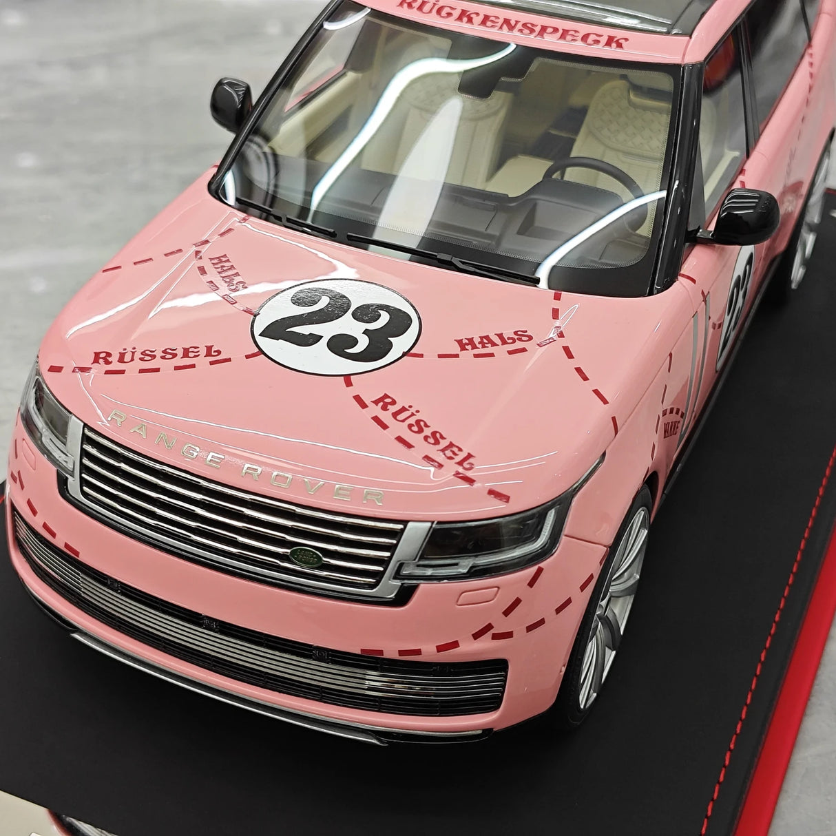 BBA Land Rover 2018 Range Rover SVAutobiography Long Wheelwalk Pink Pig 1:18 – Resina modello in resina da collezione