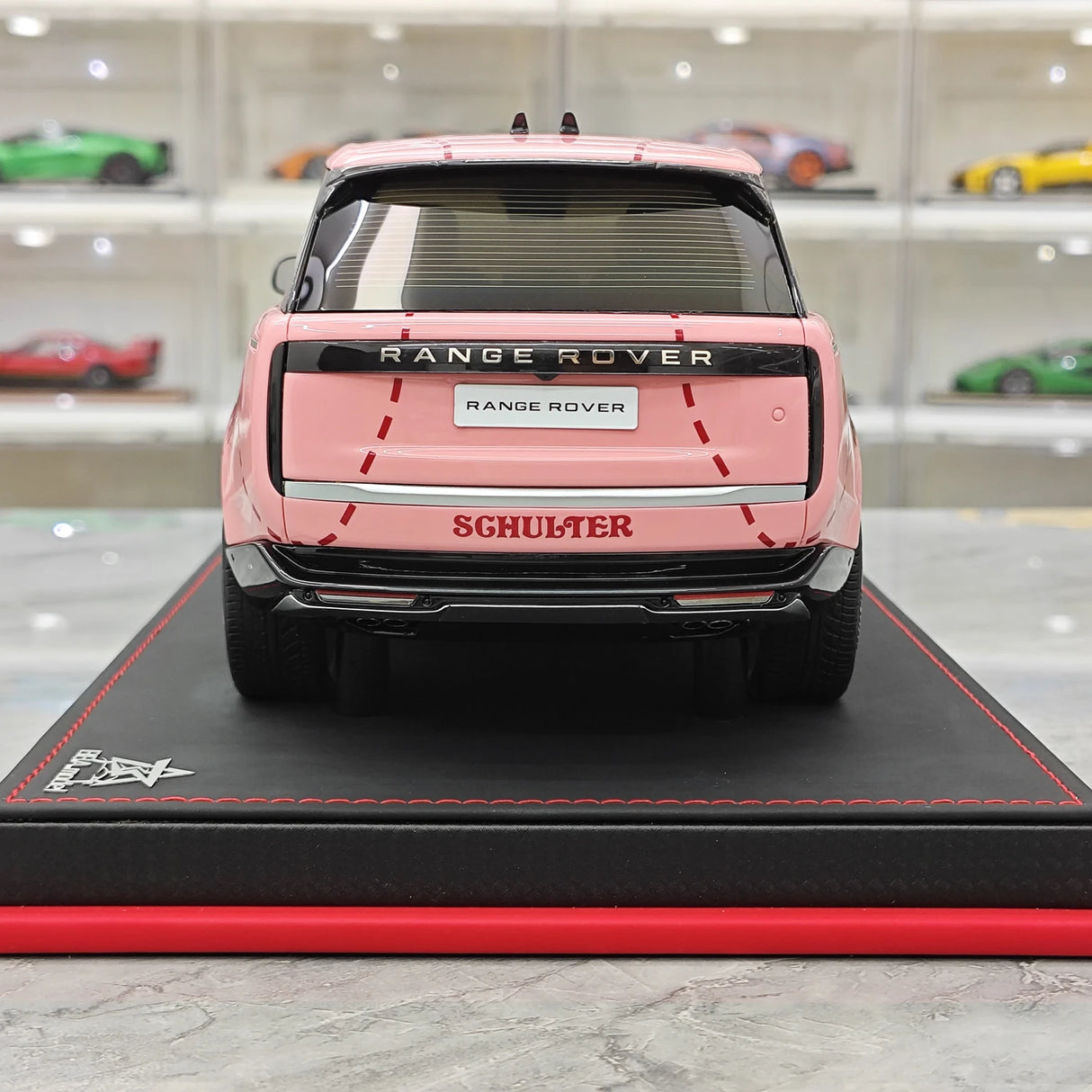 BBA Land Rover 2018 Range Rover SVAutobiography Long Wheelwalk Pink Pig 1:18 – Resina modello in resina da collezione
